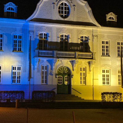 Rathaus leuchtet für die Ukraine